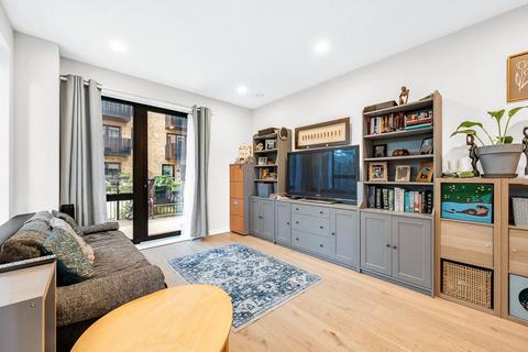 2 bedroom flat for sale, Sarsen House, Middle Road, Hanwell, W7 3FR