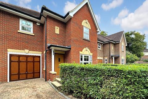 Hurnford Close, Sanderstead, Surrey, CR2 0AN