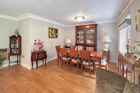 4 bedroom detached house for sale, Hurnford Close, Sanderstead, Surrey, CR2 0AN