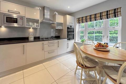 4 bedroom detached house for sale, Hurnford Close, Sanderstead, Surrey, CR2 0AN