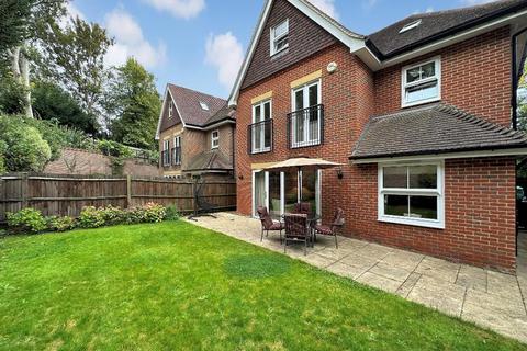 undefined, Hurnford Close, Sanderstead, Surrey, CR2 0AN