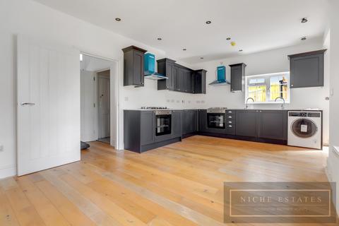 8 bedroom detached house to rent, Alexandra Grove, North Finchley, N12 - HMO LET