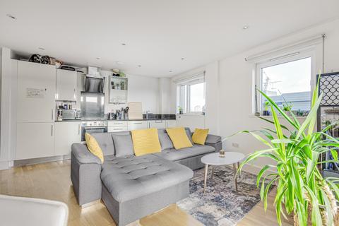1 bedroom flat to rent, Dragmore Street, London SW4