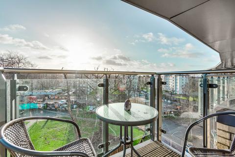 1 bedroom flat to rent, Dragmore Street, London SW4