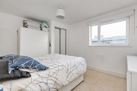 1 bedroom flat to rent, Dragmore Street, London SW4