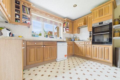 5 bedroom detached house for sale, Stephenson Close, Yaxley, PE7