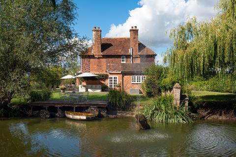 5 bedroom detached house for sale, Biddenden Road, Headcorn