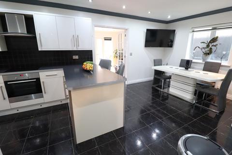 4 bedroom detached house for sale, The Chase, Rayleigh, SS6
