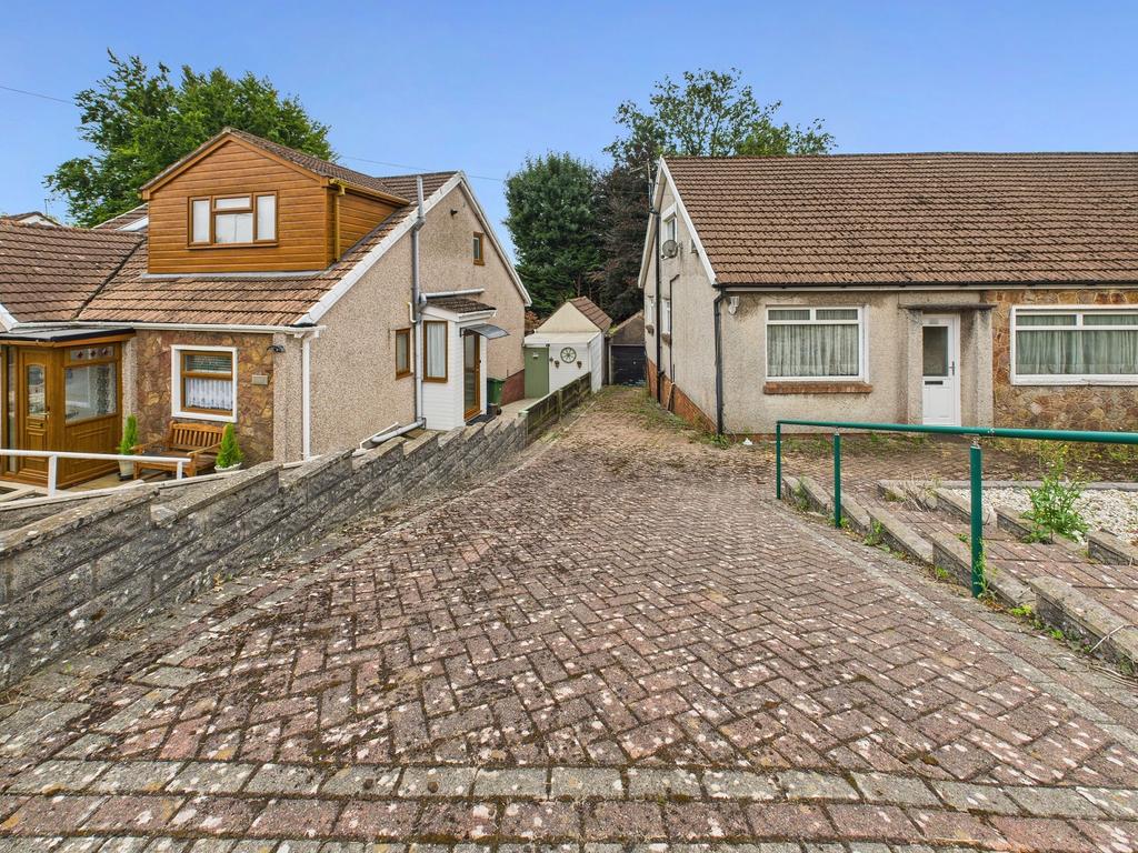 Driveway &amp; Front Entrance