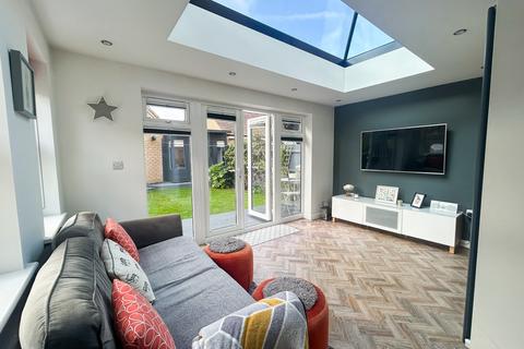 4 bedroom semi-detached house for sale, Devon Drive, Biggleswade, SG18