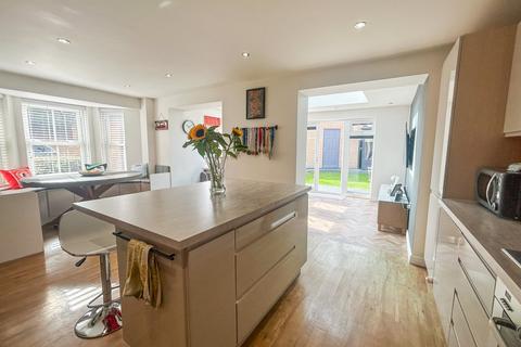 4 bedroom semi-detached house for sale, Devon Drive, Biggleswade, SG18