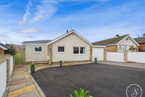 5 bedroom bungalow for sale, Templegate Crescent, Leeds
