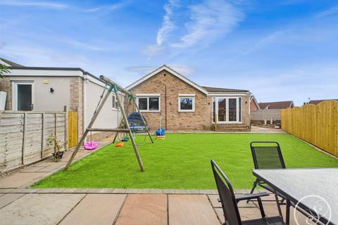 5 bedroom bungalow for sale, Templegate Crescent, Leeds
