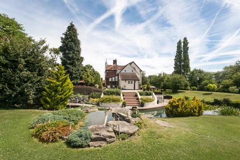 4 bedroom detached house for sale, Horseman Side, Brentwood