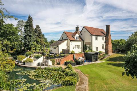 4 bedroom detached house for sale, Horseman Side, Brentwood