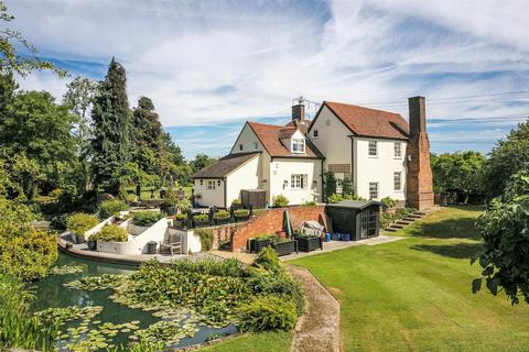 4 bedroom detached house for sale, Horseman Side, Brentwood, CM14