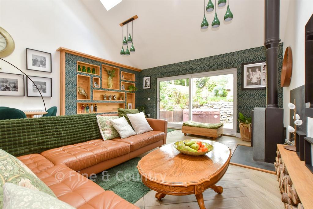 Lounge/ Dining Area