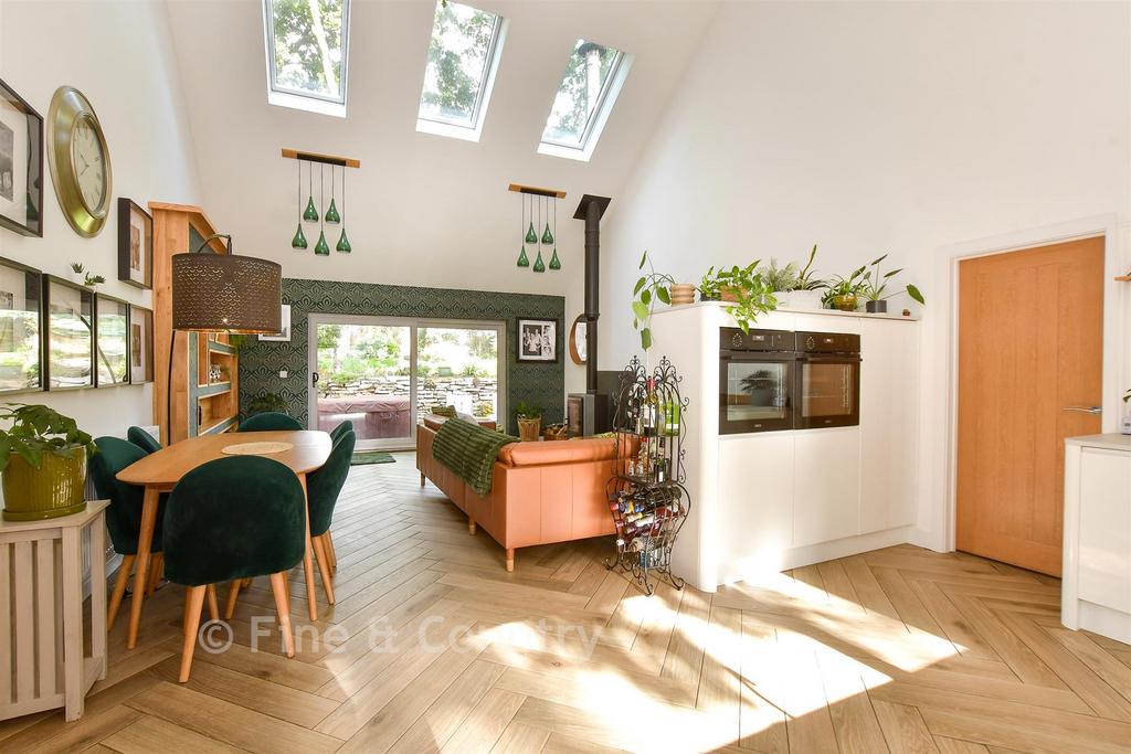Lounge/ Dining Area