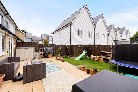 4 bedroom end of terrace house for sale, Eton Walk, Folkestone, CT19