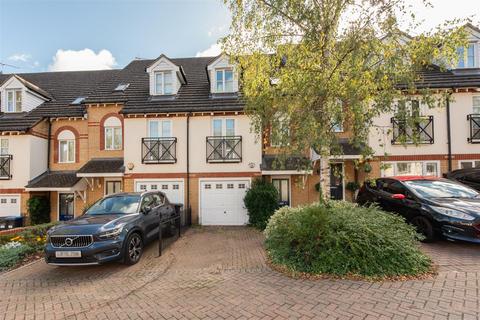 4 bedroom terraced house for sale, Pickard Close, London N14
