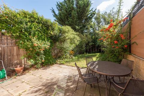 4 bedroom terraced house for sale, Pickard Close, London N14