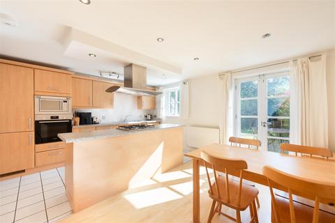 4 bedroom terraced house for sale, Pickard Close, London N14