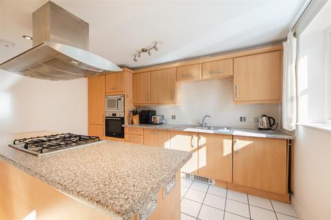 4 bedroom terraced house for sale, Pickard Close, London N14