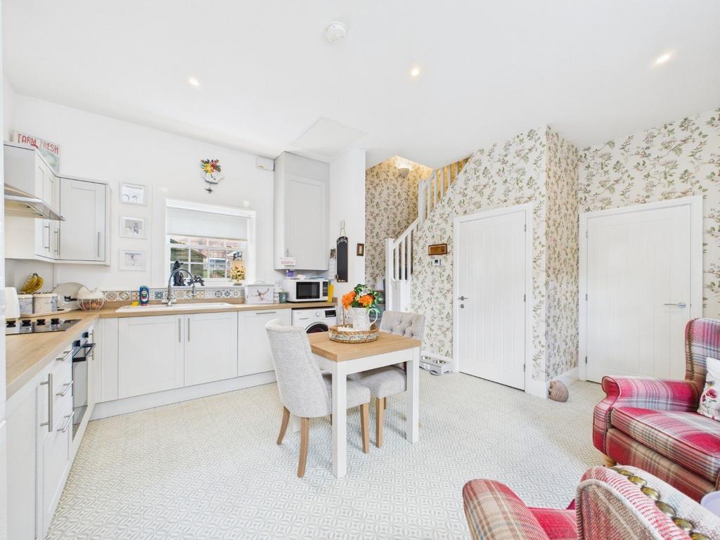 Kitchen/Dining Area