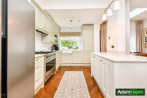 undefined, Woodberry Grove, London N12