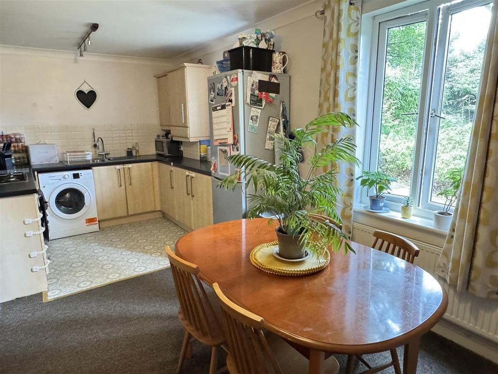 Dining Area &amp; Kitchen