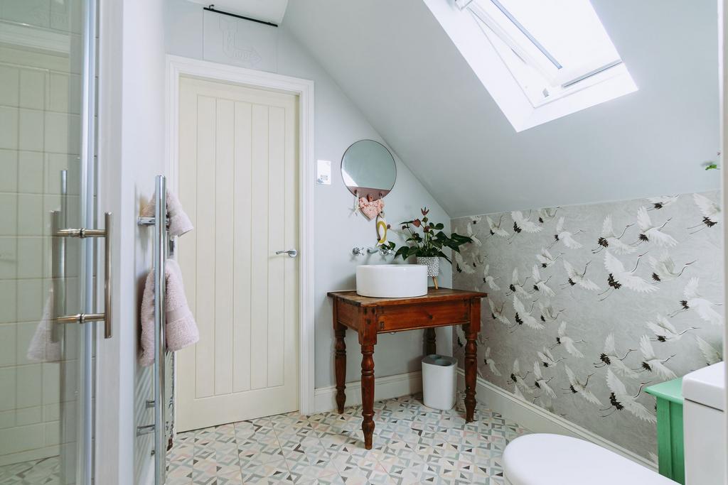 En-suite to principle bedroom