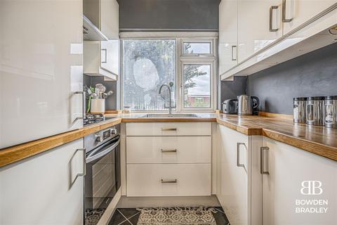 2 bedroom maisonette for sale, Fullwell Avenue, Clayhall