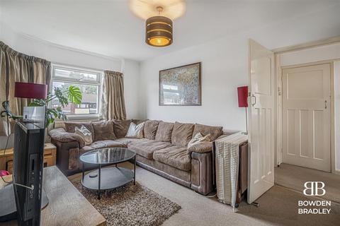 2 bedroom flat for sale, Fullwell Avenue, Ilford, IG6