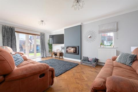 26 Bruce Gardens, Dunfermline, KY11 8HG