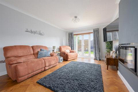26 Bruce Gardens, Dunfermline, KY11 8HG