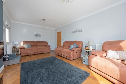 26 Bruce Gardens, Dunfermline, KY11 8HG