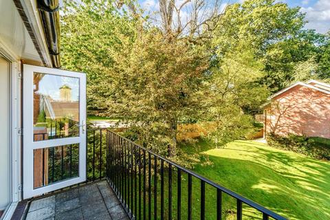 2 bedroom flat for sale, The Avenue, Tadworth KT20
