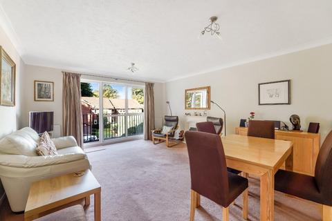 2 bedroom flat for sale, The Avenue, Tadworth KT20