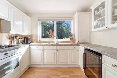 2 bedroom flat for sale, The Avenue, Tadworth KT20