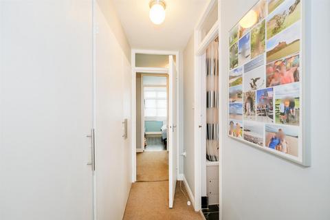 2 bedroom flat for sale, Carlton Terrace, Wanstead