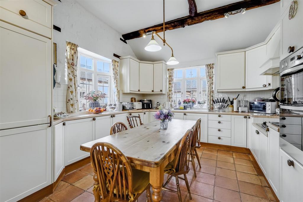 Open Plan Living/Dining Kitchen