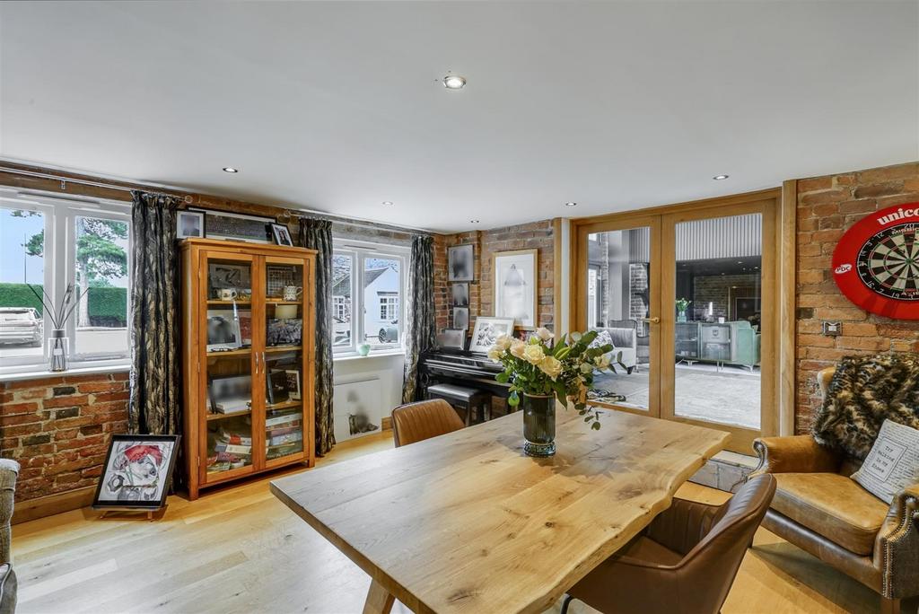 Sitting/Dining Room