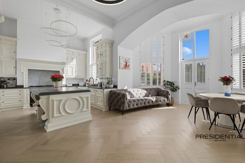 2 bedroom apartment for sale, Woodford Green IG8