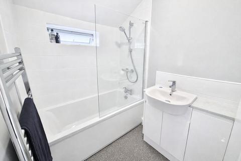 2 bedroom flat to rent, Belmore Road, Eastbourne BN22