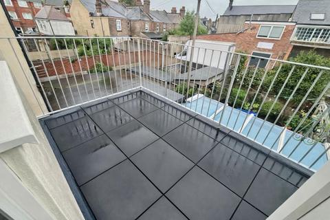 2 bedroom flat to rent, Belmore Road, Eastbourne BN22
