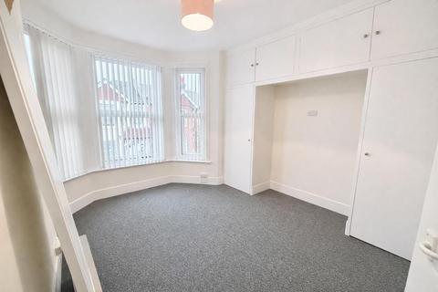 2 bedroom flat to rent, Belmore Road, Eastbourne BN22