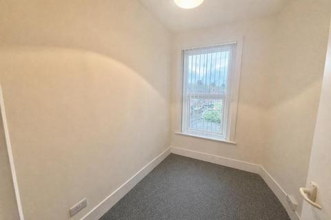 2 bedroom flat to rent, Belmore Road, Eastbourne BN22