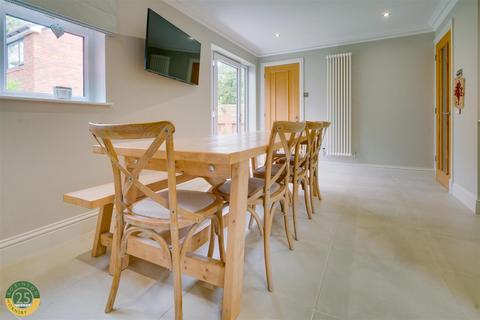 61 Airedale Avenue, Tickhill, Doncaster, DN11 9UJ