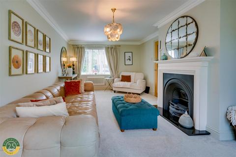 61 Airedale Avenue, Tickhill, Doncaster, DN11 9UJ
