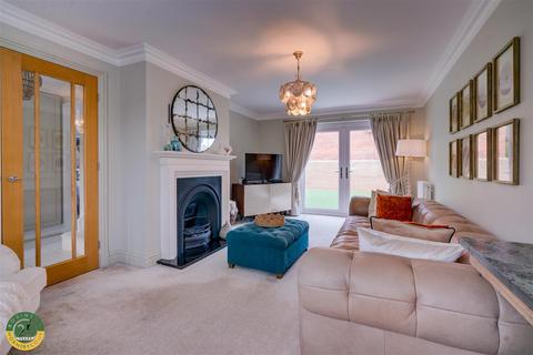 61 Airedale Avenue, Tickhill, Doncaster, DN11 9UJ